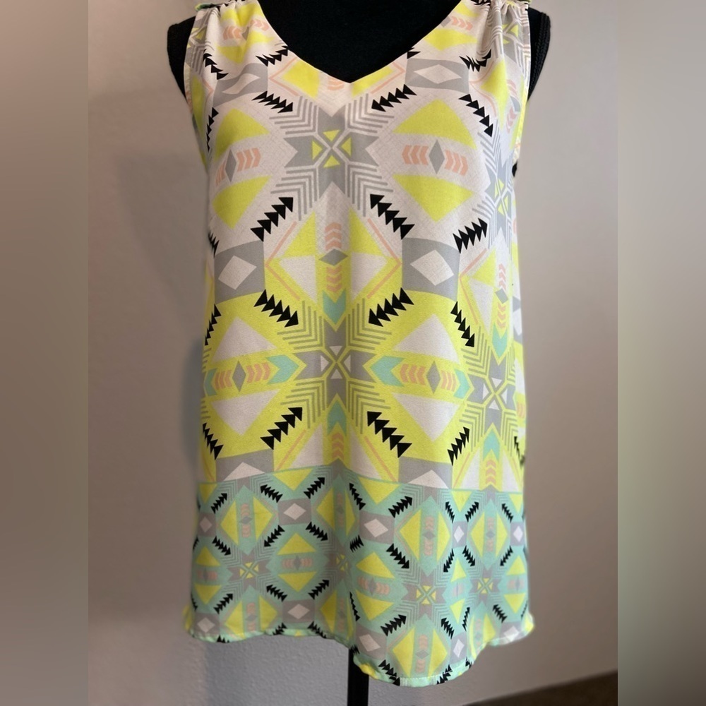 Aliceblue~Bright Sleeveless Top w/Southwest Vibe~V-Neck~Button Tab Detail~Size L